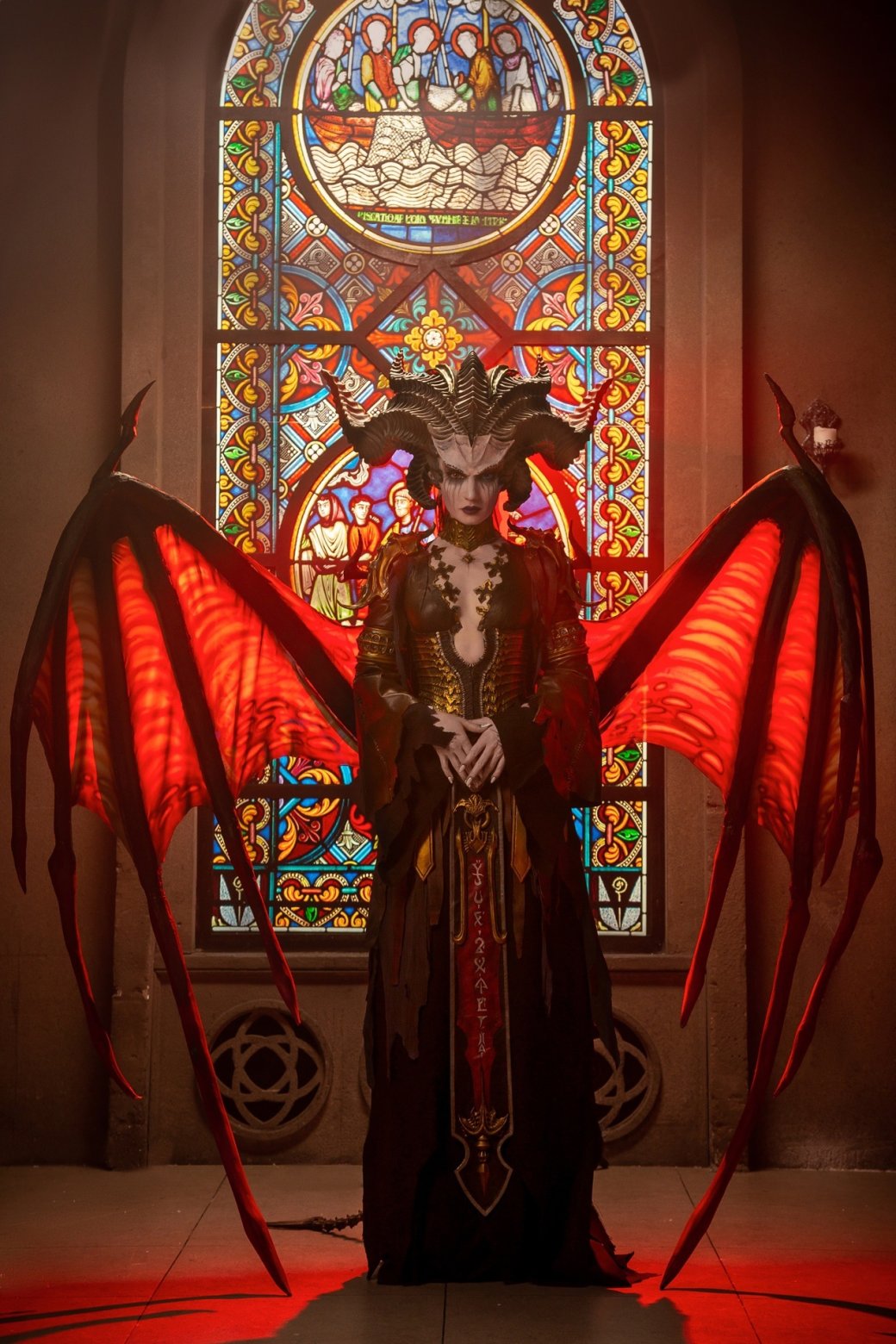 Модель представила демонический косплей на Лилит из Diablo 4 — изображение 4