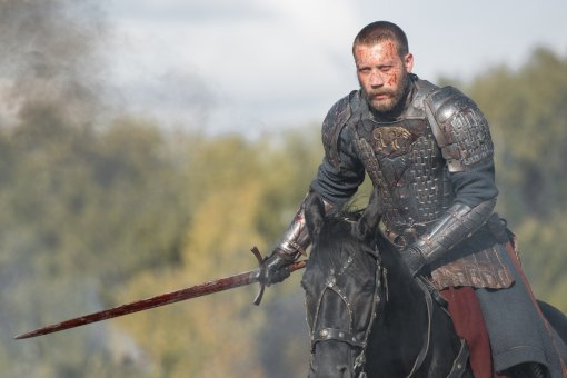Обманчивые мелодрамы и средневековые эпики: какое кино смотреть в ноябре – объясняем одним твитом