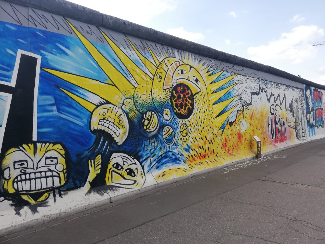 Галерея Берлинская стена, Брежнев и безумные фанаты. Турнир года по CS:GO глазами «Канобу» - 2 фото