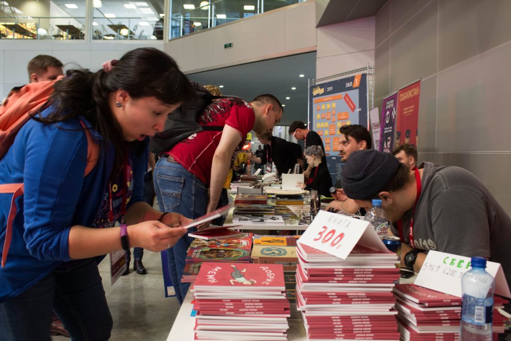 Создатель «Черного плаща», косплей и толпы геймеров. Comic Con Russia и «Игромир» 2019. День 1 — фото 43