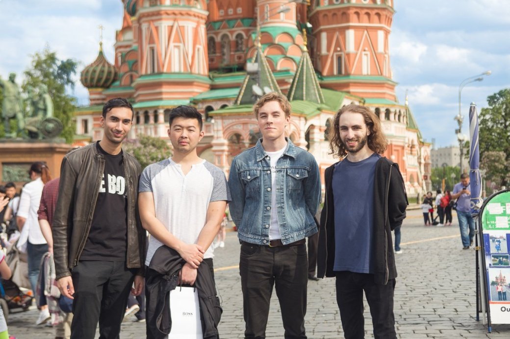 EG на прогулке в Москве во время EPICENTER 2017