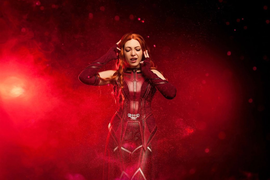Модель снялась в образе могущественной Алой Ведьмы из Marvel — изображение 6