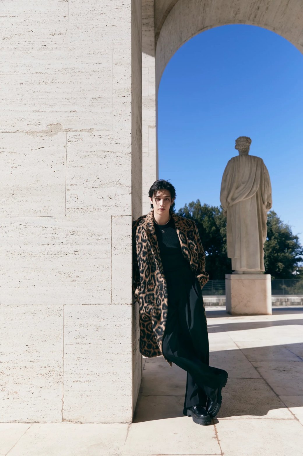 Галерея Бан Чан из Stray Kids посвятил песню бренду Fendi — Roman Empire выйдет 3 ноября - 3 фото