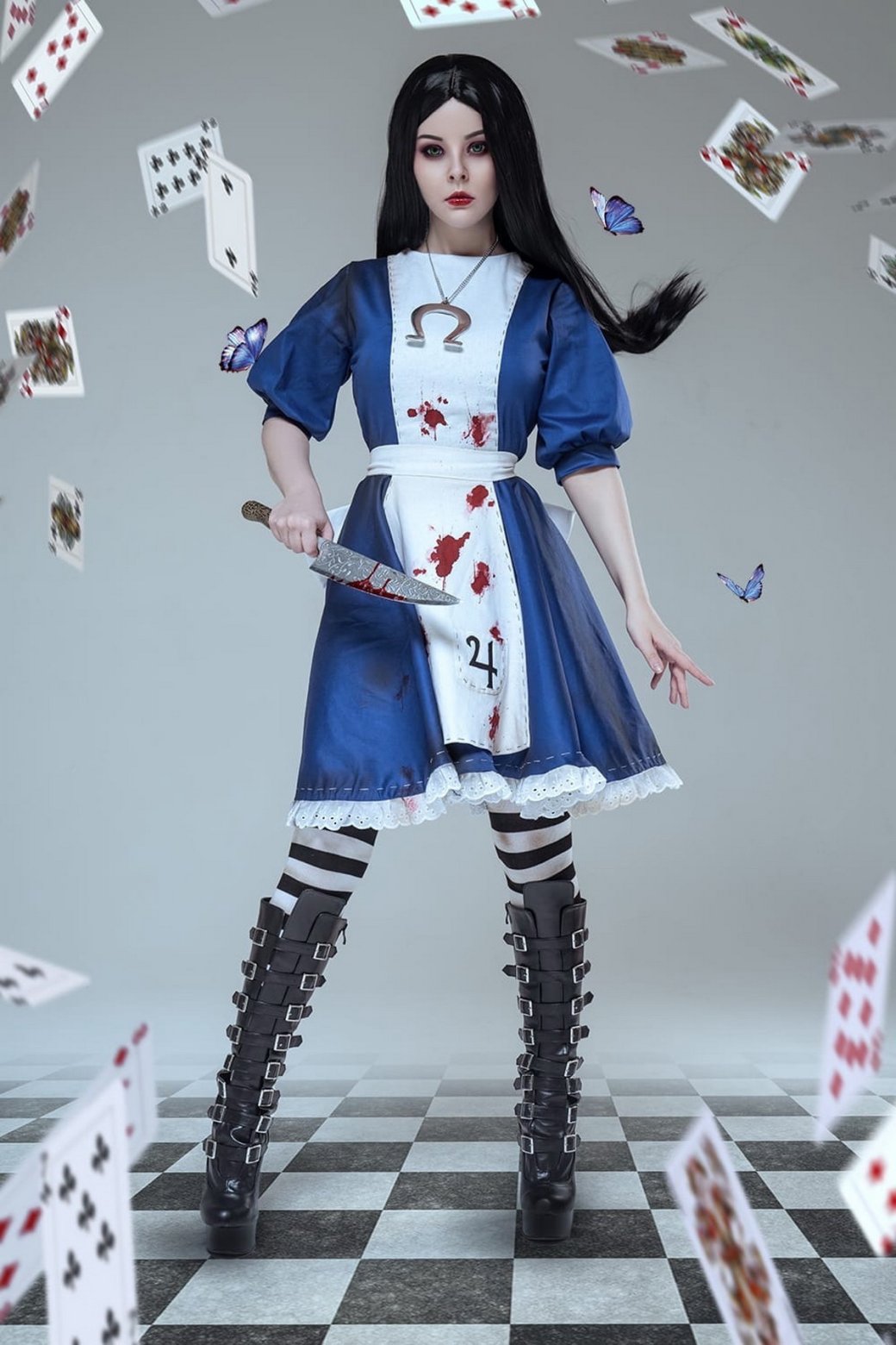 Галерея Модель показала горячий косплей на Алису из Alice: Madness Returns - 10 фото