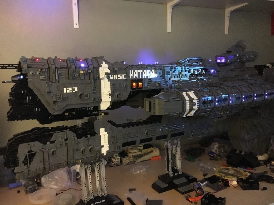Фанат Halo потратил 5 лет и 25 тысяч деталек LEGO, чтобы собрать корабль из игры — фото 1