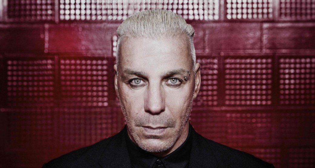 Лидер Rammstein так спешил на московский концерт, что сел за штурвал самолета — фото 1