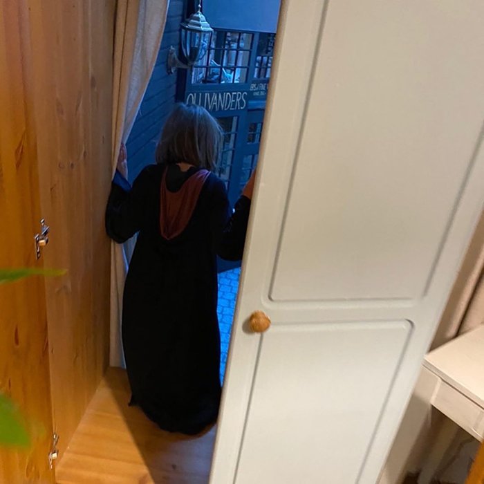 Британец превратил гардеробную в Косую Аллею. Все для дочери, которая обожает «Гарри Поттера» — фото 2