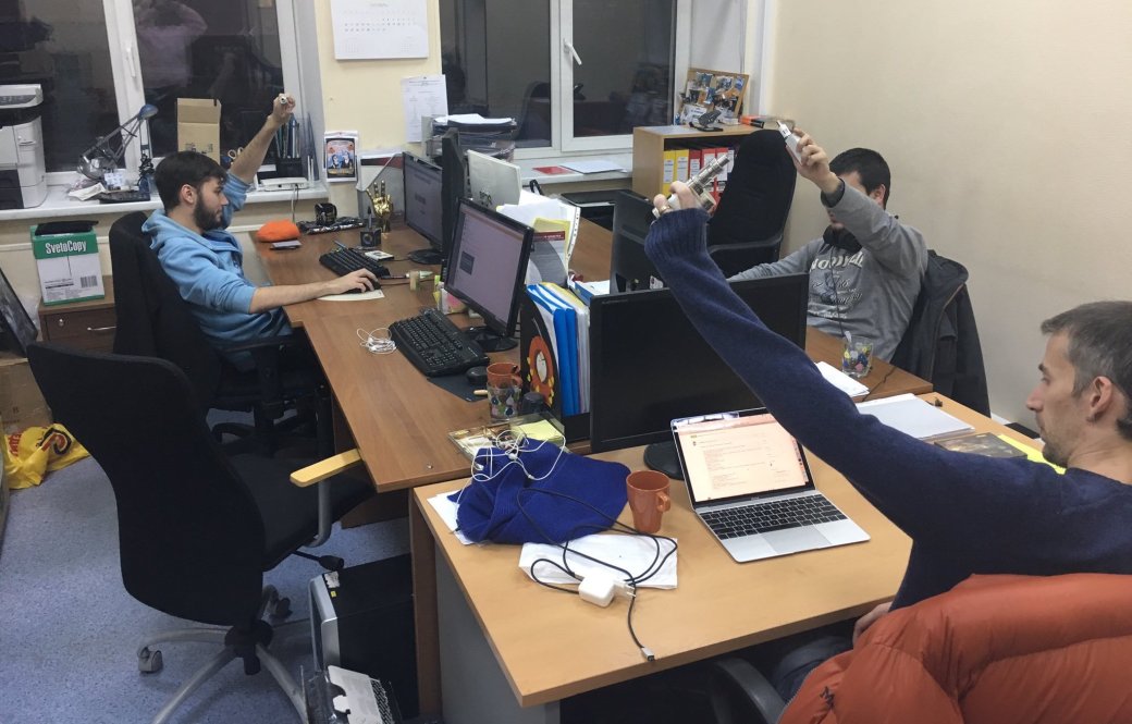 Проклятые вейперы захватили старый офис.