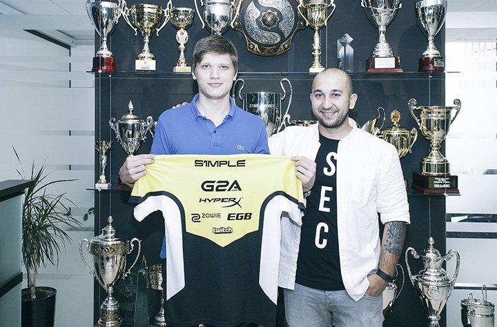 S1mple (слева) с Евгением Золотаревым