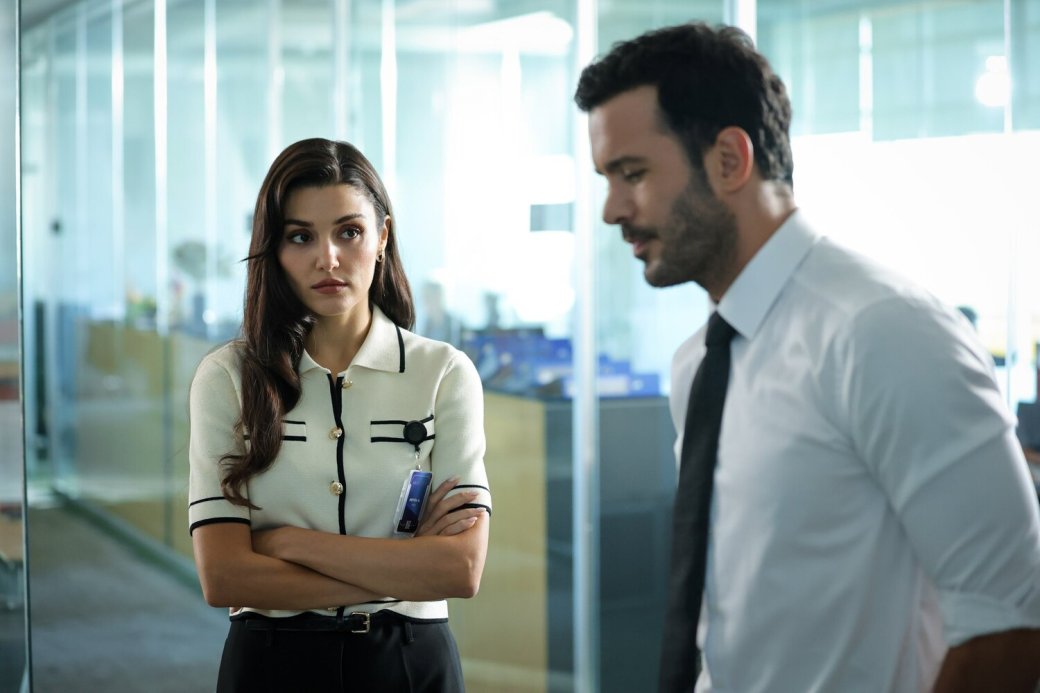 Ханде Эрчел в сериале «Любовь и слёзы»

Источник: O3 Medya