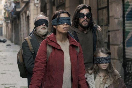 Netflix выпустил трейлер хоррора «Птичий короб: Барселона» с Марио Касасом