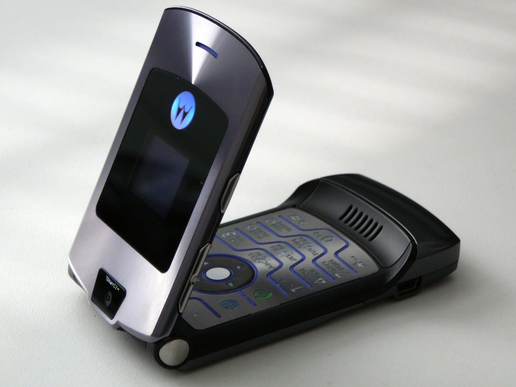Глава Lenovo намекнул на перерождение Motorola Razr с гнущимся экраном — фото 1