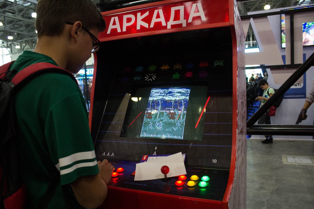 Создатель «Черного плаща», косплей и толпы геймеров. Comic Con Russia и «Игромир» 2019. День 1 — фото 64