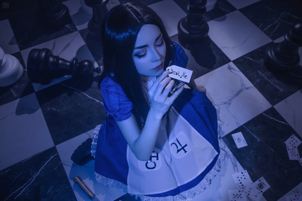 Модель сделала чарующий косплей Алисы из игры American McGeeʼs Alice — изображение 4