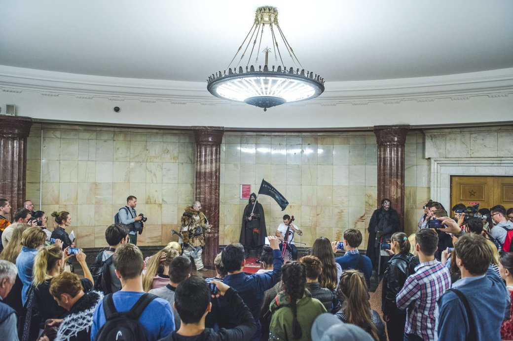 Галерея Остерегайтесь! Вихты из «Игры престолов» уже в московском метро - 9 фото