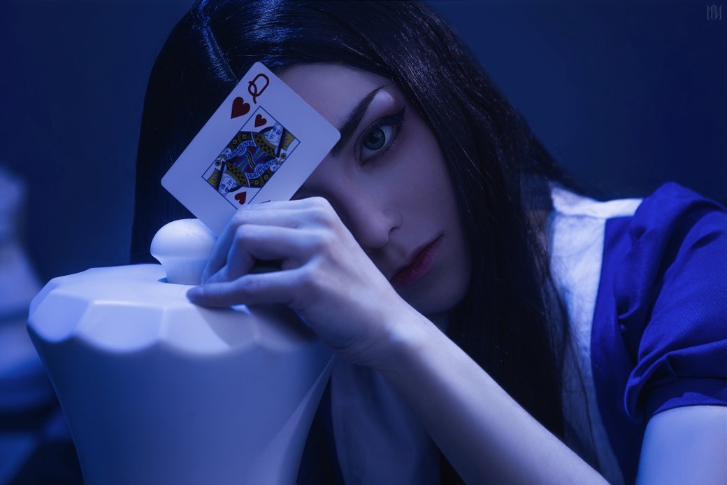 Модель сделала чарующий косплей Алисы из игры American McGeeʼs Alice — изображение 9