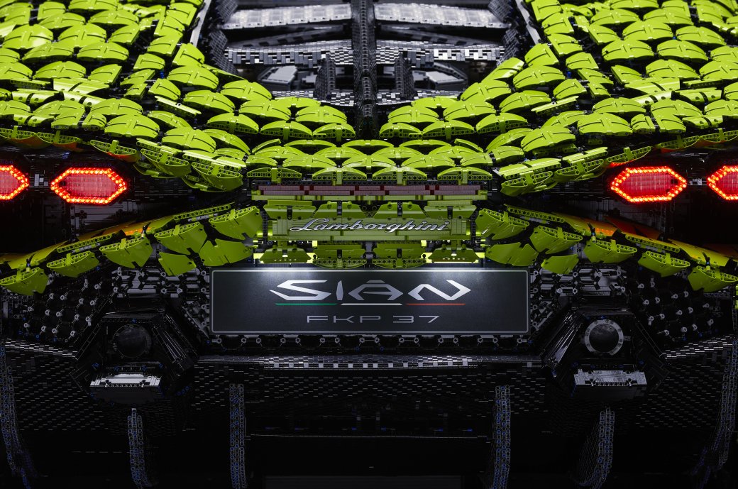 Галерея Lamborghini воссоздали из кубиков LEGO в полном размере - 15 фото