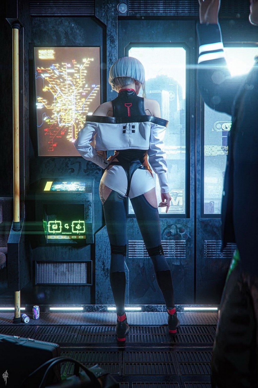 Модель снялась в эффектном образе Люси из Cyberpunk: Edgerunners — изображение 2