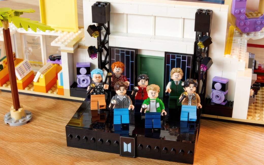 Галерея Стал доступен официальный набор LEGO с k-pop группой BTS - 10 фото