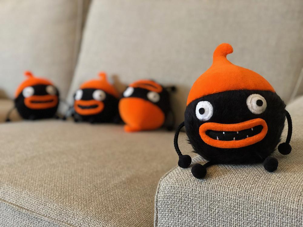 Разработчики Machinarium перекрасили героя своей новой игры Chuchel: комок пыли обвинили в расизме — фото 1