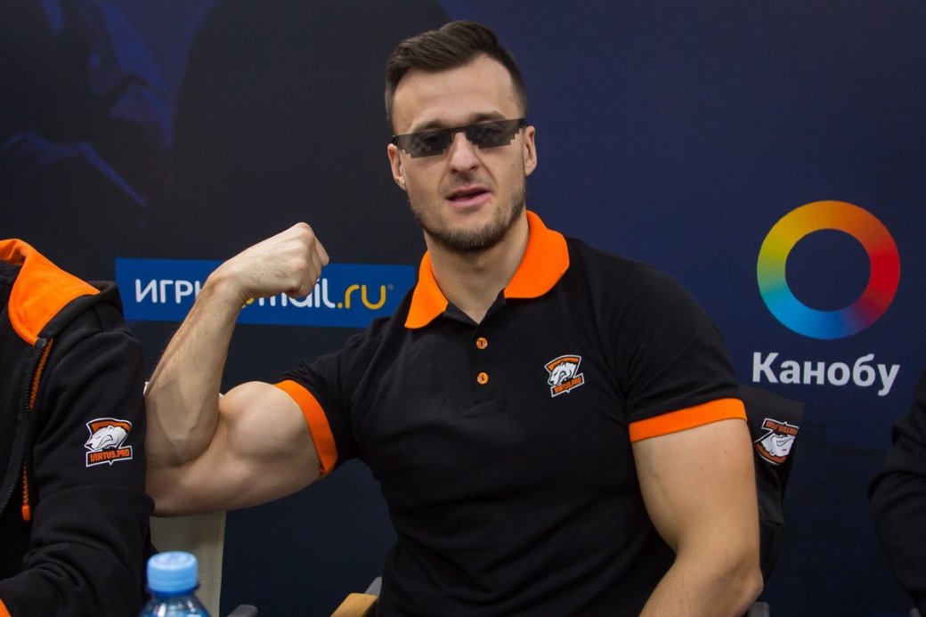 Ярослав «pashaBiceps» Яжомбковски из Virtus.pro