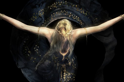 Модель предстала в образе божественной королевы Марики из Elden Ring