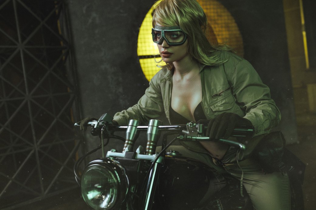 Галерея Модель показала горячий косплей на Еву из Metal Gear Solid 3 - 6 фото