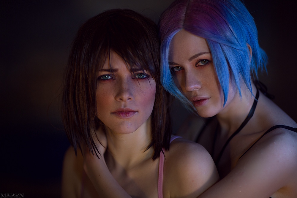 Горячий косплей веселящихся в бассейне Хлои и Макс из Life is Strange — фото 9