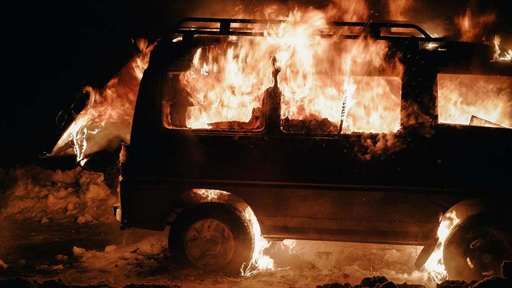 Рецензия на сериал «Мертвое озеро» — шоу для тех, кто 20 лет провалялся в медийной коме — фото 3