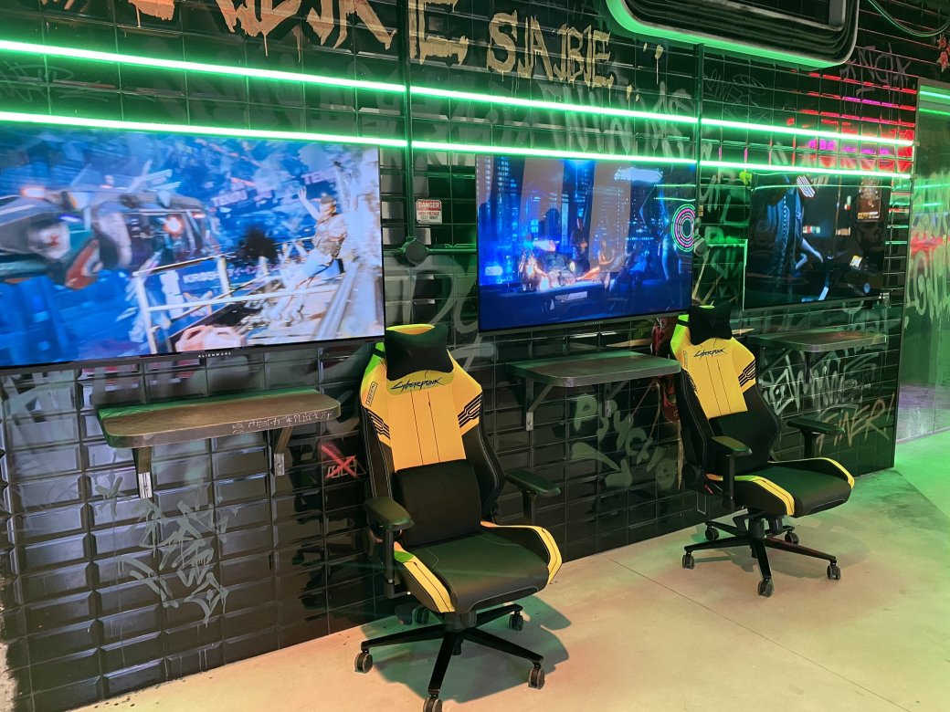 Появились фото с закрытой презентации Cyberpunk 2077. Никаких утечек — изображение 2
