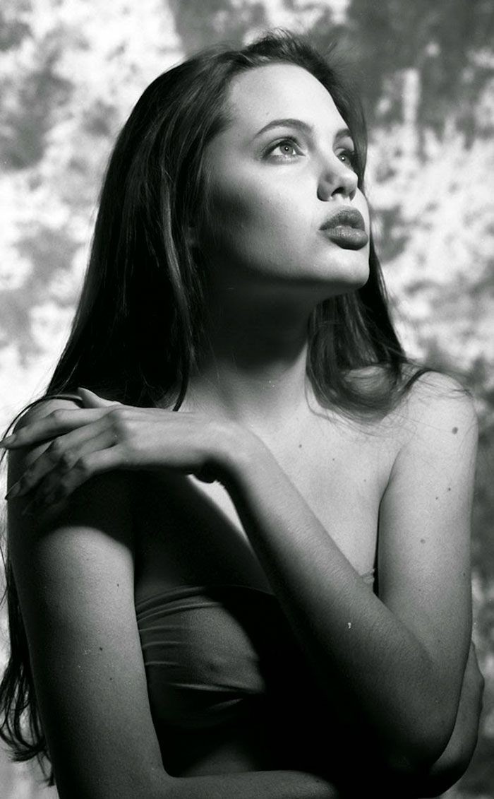 Галерея Анджелине Джоли — 45 лет. Вспоминаем ее эффектные образы в кино - 14 фото