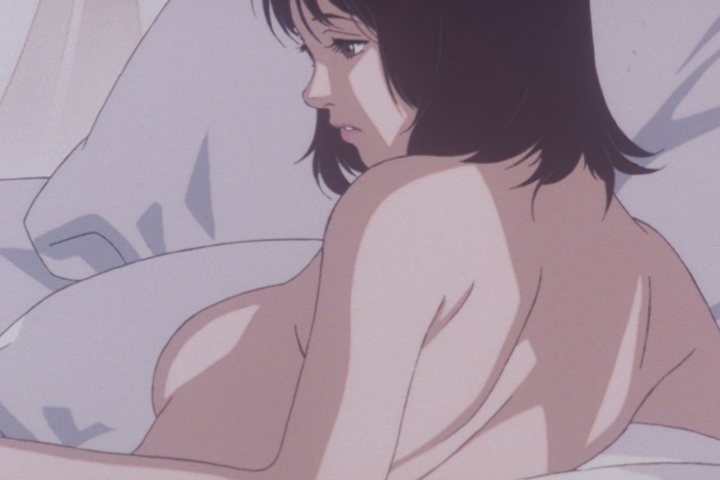 Оригинальное название фильма Perfect Blue переводится как «Идеальная синева». Суть названия в цвете безоблачного неба, которое означает умиротворение

Источник: Madhouse