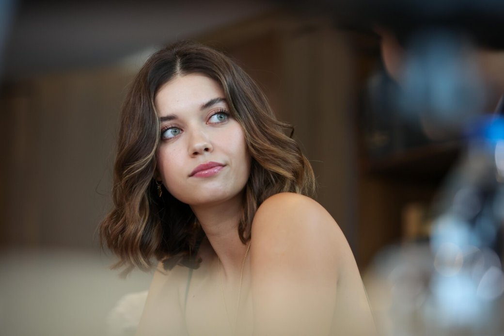 Кадр из сериала «Зимородок»

Источник: OGM Pictures