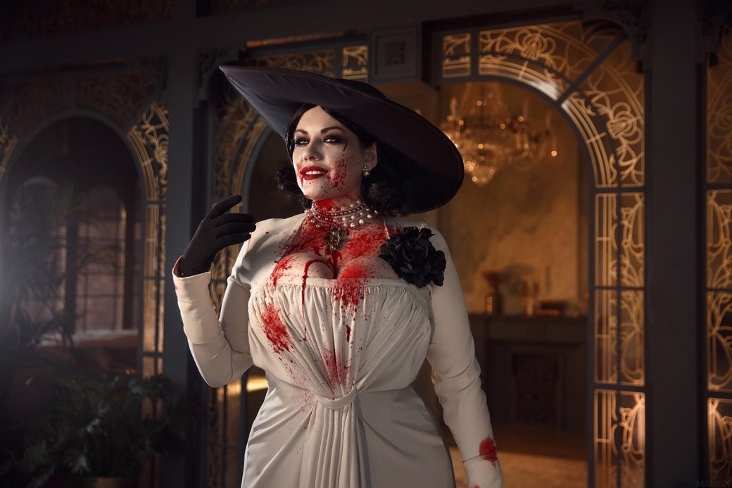 Галерея Модель снялась в образе кровожадной леди Димитреску из Resident Evil Village - 5 фото