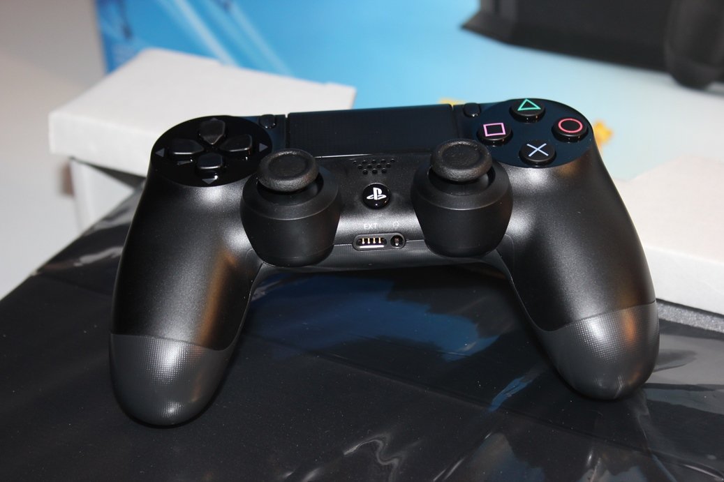Галерея PlayStation 4: распаковка и первый запуск - 4 фото