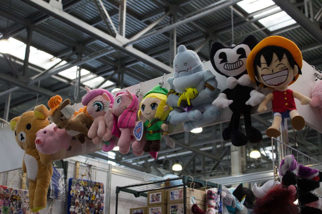 Создатель «Черного плаща», косплей и толпы геймеров. Comic Con Russia и «Игромир» 2019. День 1 — фото 59