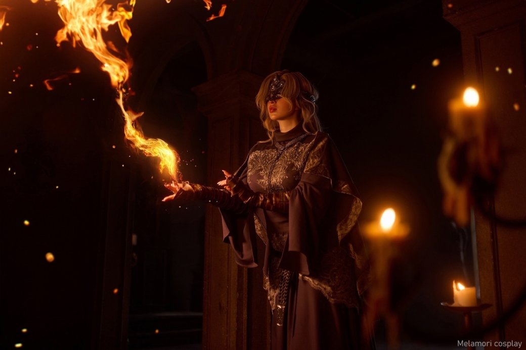 Модель перевоплотилась в таинственную Хранительницу Огня из игры Dark Souls 3 — изображение 2