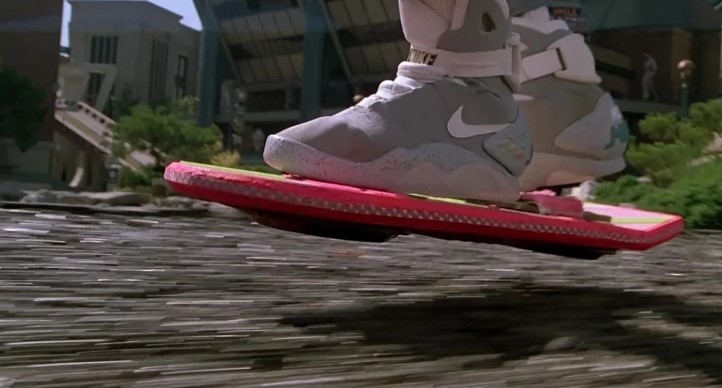 Галерея Nike выпустила кроссовки с автоматической шнуровкой - 2 фото