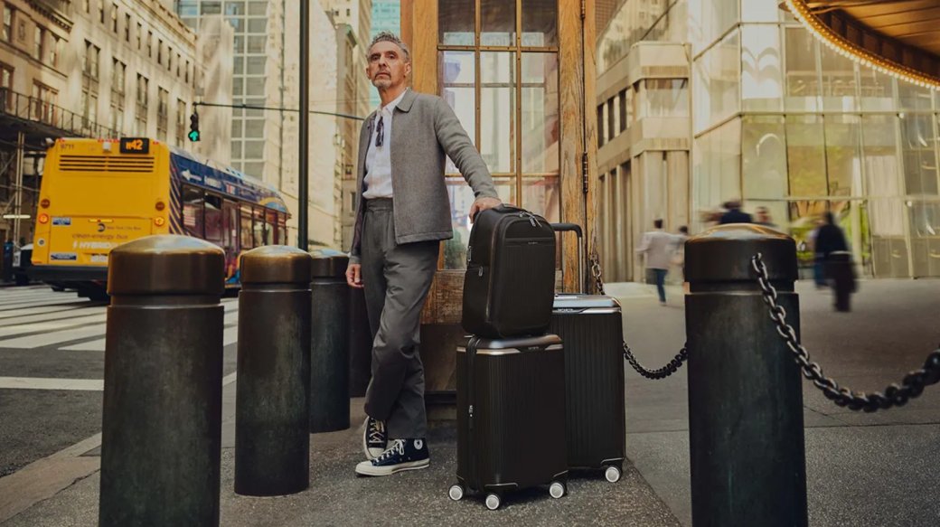 Галерея Джон Туртурро из «Разделения» снялся в новой рекламной кампании бренда Samsonite - 3 фото