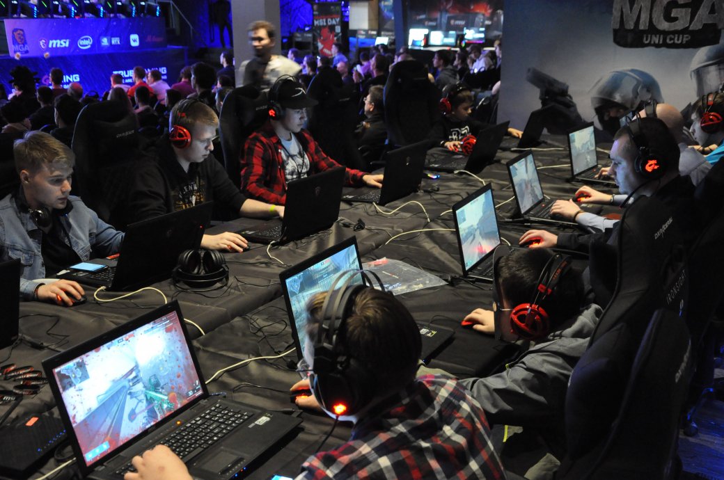 Сборка компьютера, матч в CS:GO против спецназа и пляски с Нейромонахом. Чем запомнился MGA Uni Cup — фото 4