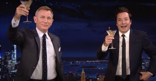 Дэниел Крэйг отпраздновал «отставку» Бонда бокалом мартини на шоу Джимми Фэллона