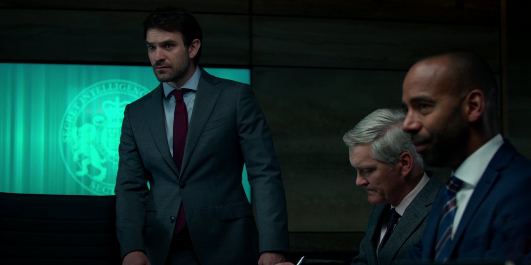 Галерея Netflix представил первые кадры шпионского триллера Treason c Чарли Коксом - 6 фото