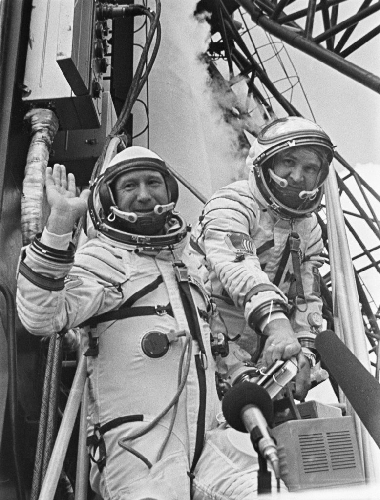 52 года назад человек впервые вышел в космос. История Алексея Леонова — фото 4