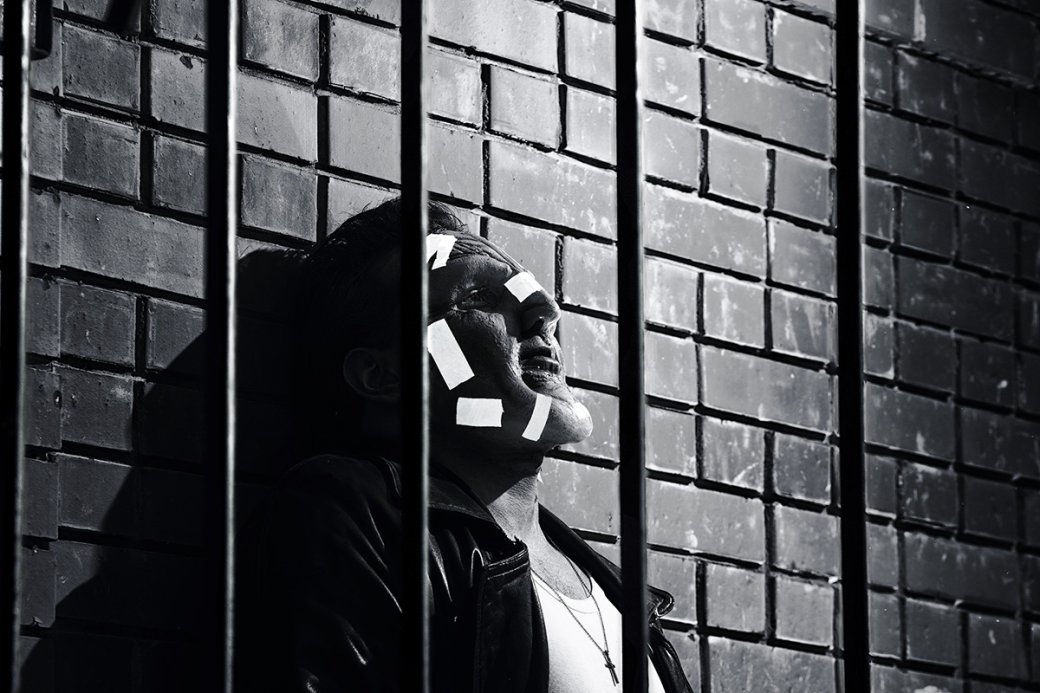 Галерея Косплеер предстал в брутальном образе Марва из «Города грехов» - 5 фото