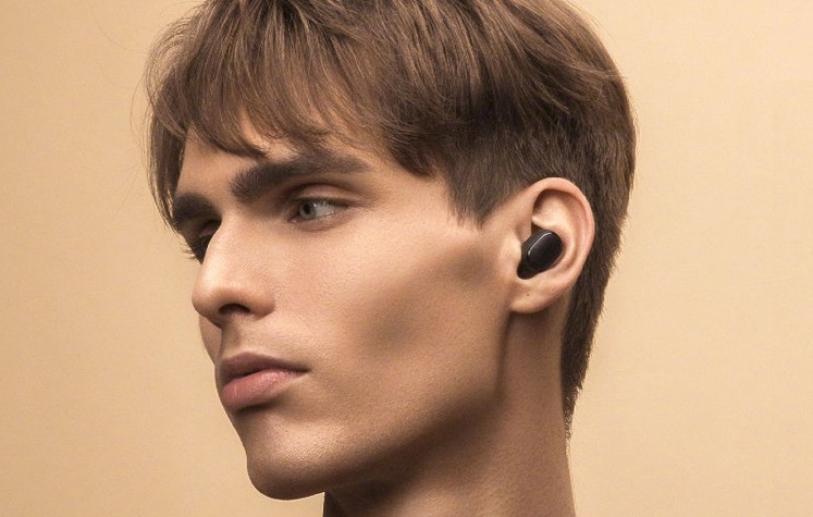 В 13 раз дешевле AirPods: Xiaomi представила беспроводные наушники Redmi AirDots — фото 1