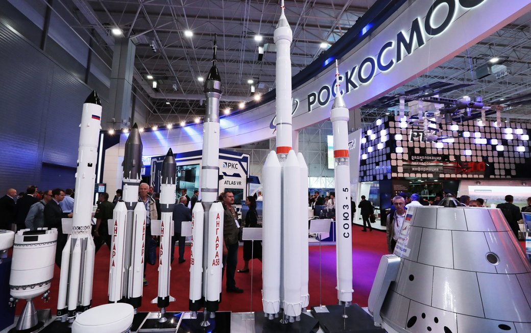 «Роскосмос» перенёс начало программы пилотируемых полётов на Луну — фото 1