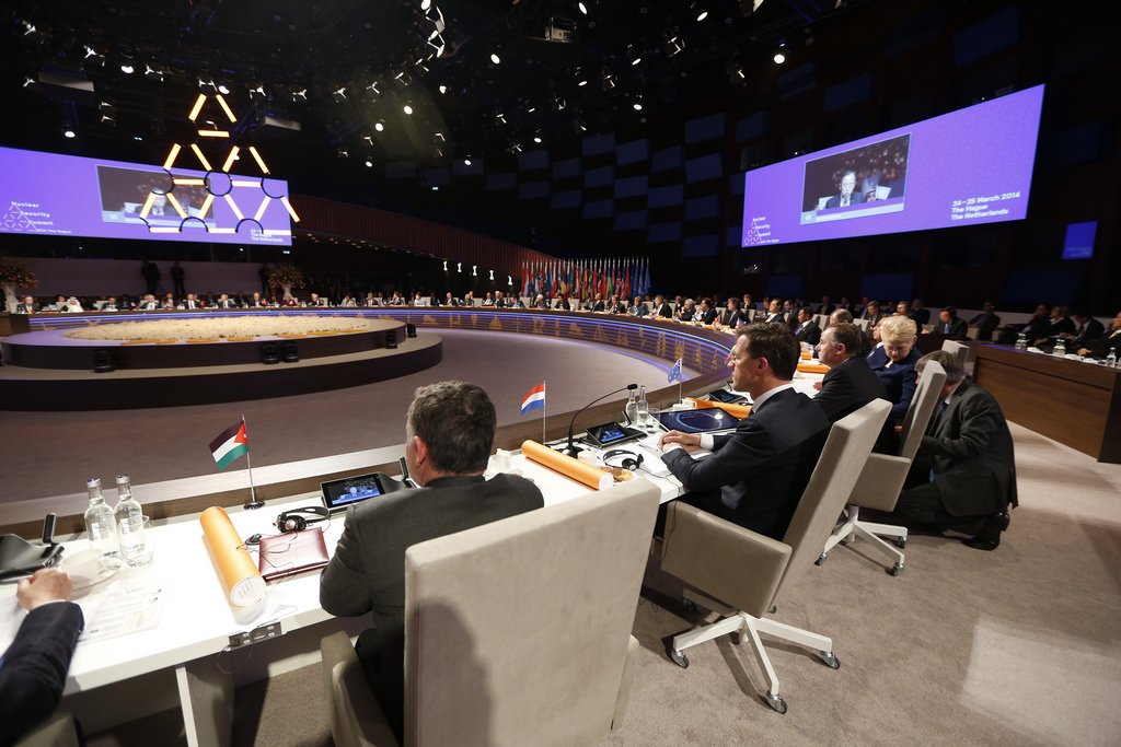 Галерея Мировые лидеры сыграли в видеоигру на саммите по ядерной безопасности  - 4 фото