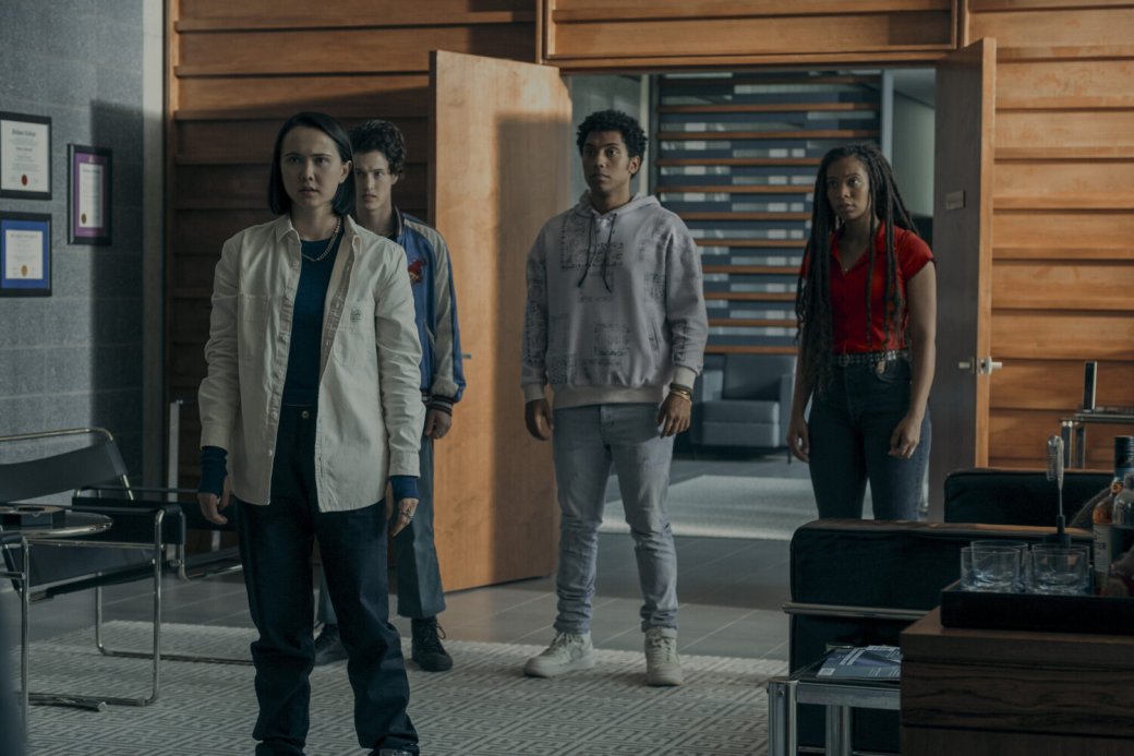 В сериале появляются персонажи оригинала: Эшли Барретт, Поезд-А, Старлайт, Виктория Ньюман и сам Хоумлендер

Источник: Amazon Prime Video