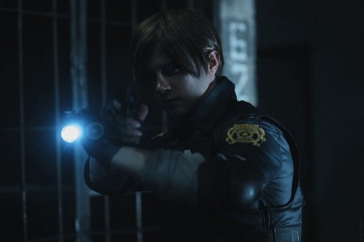 Косплеер предстал в образе Леона Кеннеди из ремейков Resident Evil