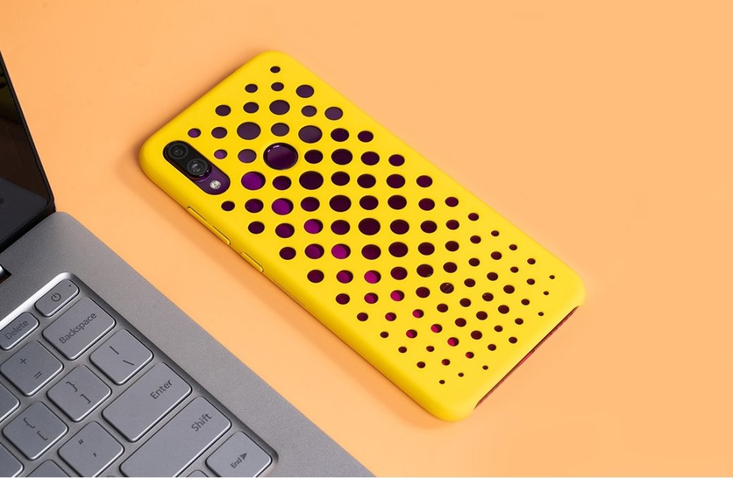 Он вам не iPhone: чехол для Redmi Note 7 стоит меньше $5. Еще в $1,5 оценили беспроводную зарядку — фото 1